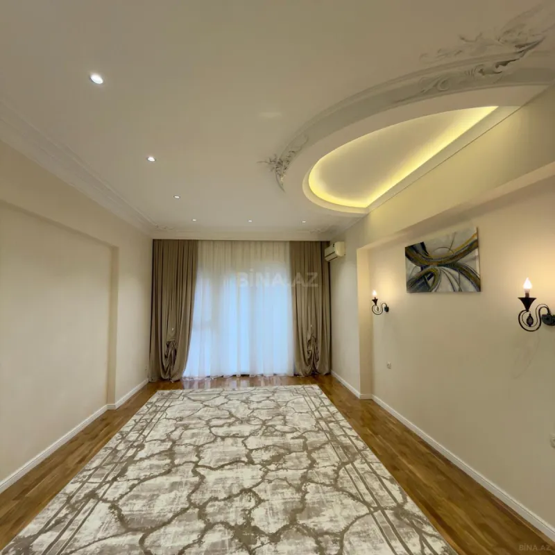 Satılır 4 otaqlı mənzil 220 m²