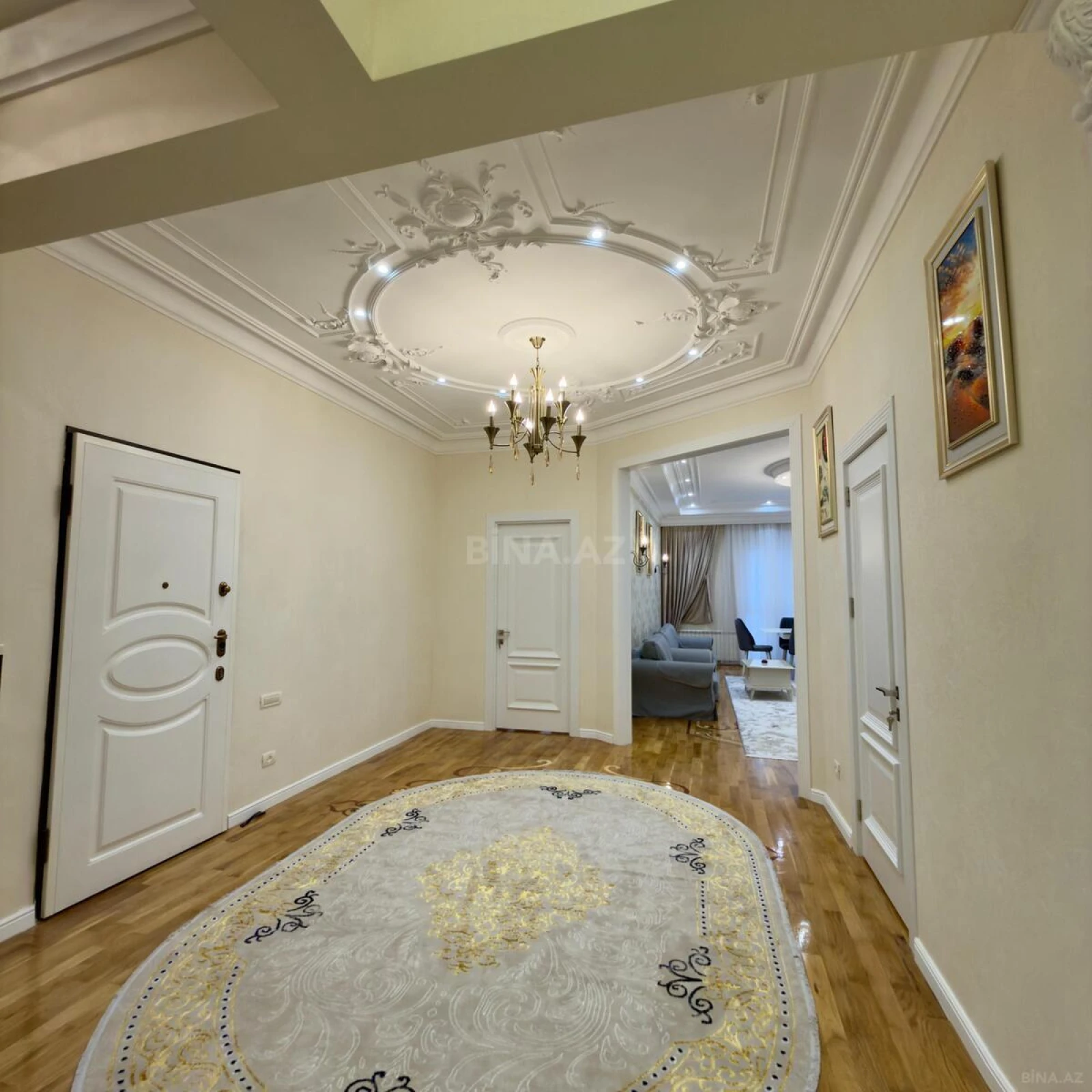 Satılır 4 otaqlı mənzil 220 m²