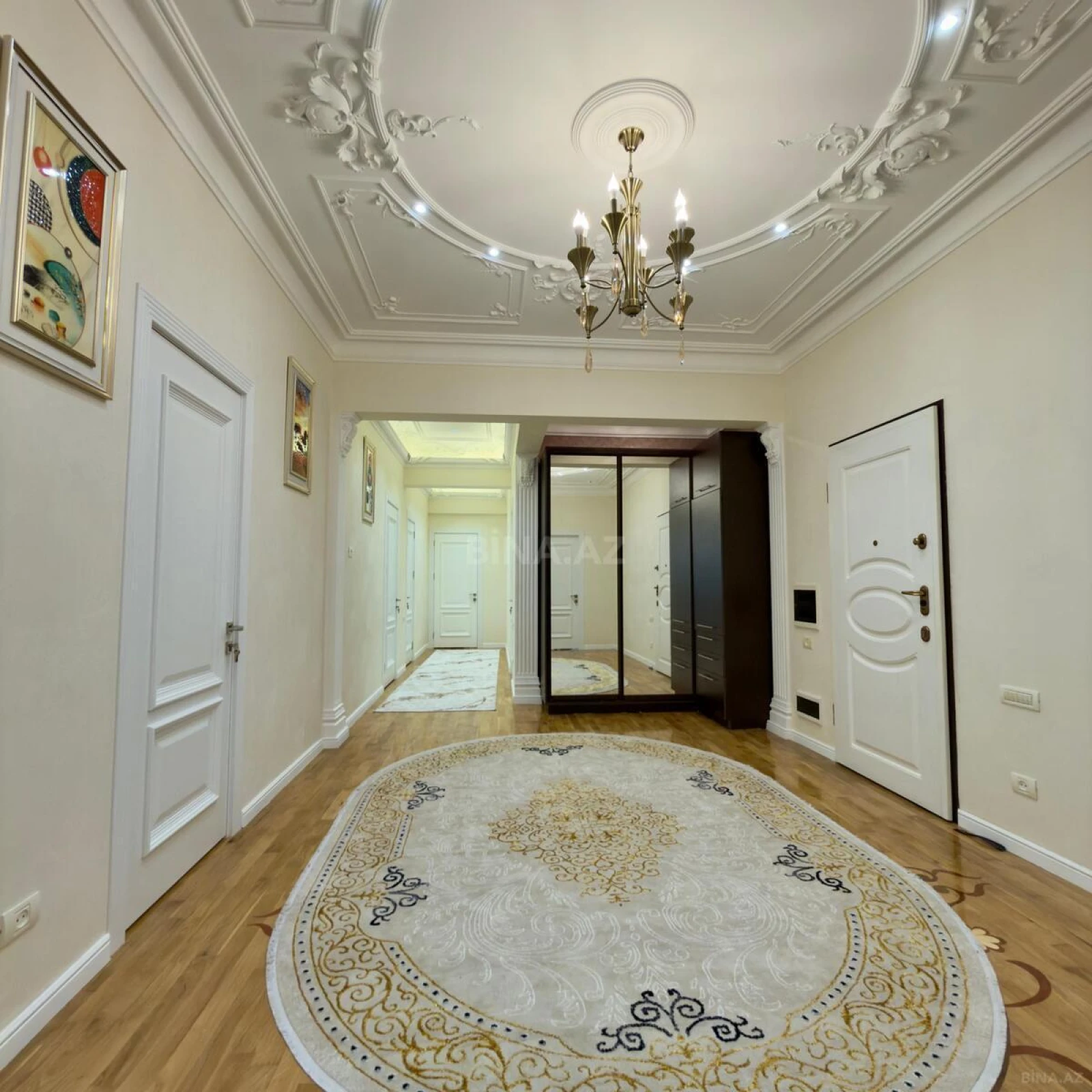 Satılır 4 otaqlı mənzil 220 m²