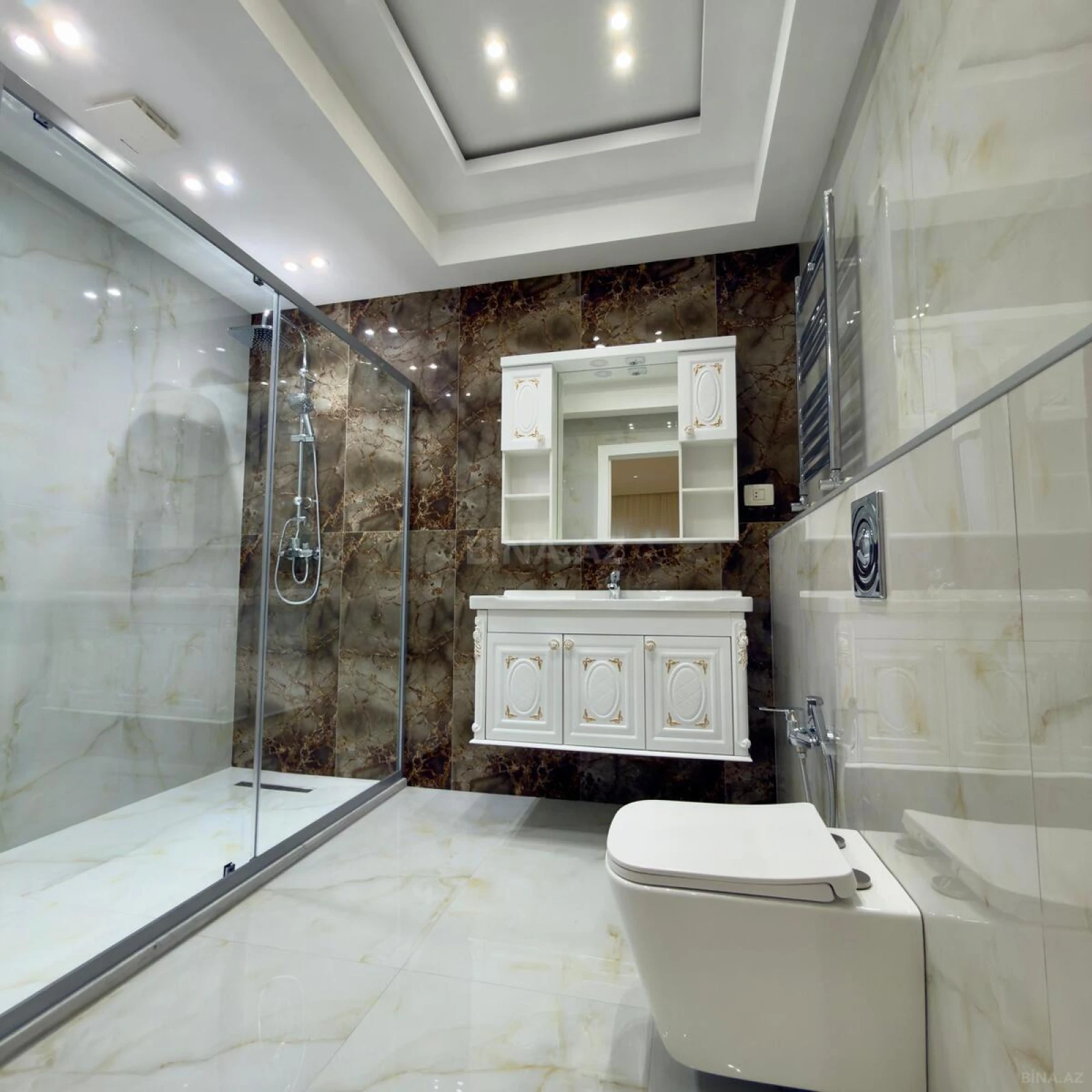 Satılır 4 otaqlı mənzil 220 m²