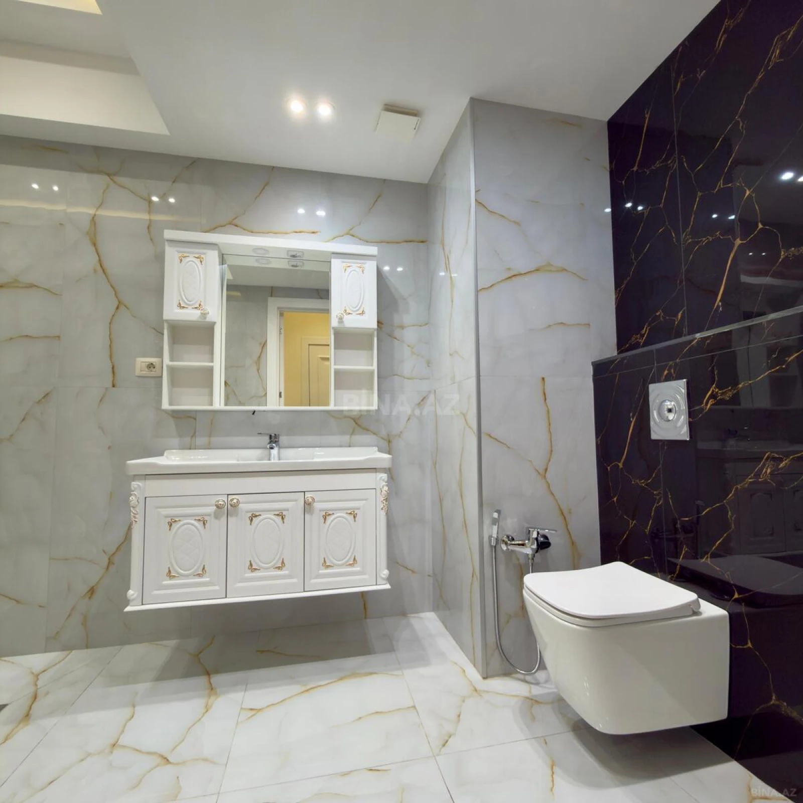 Satılır 4 otaqlı mənzil 220 m²