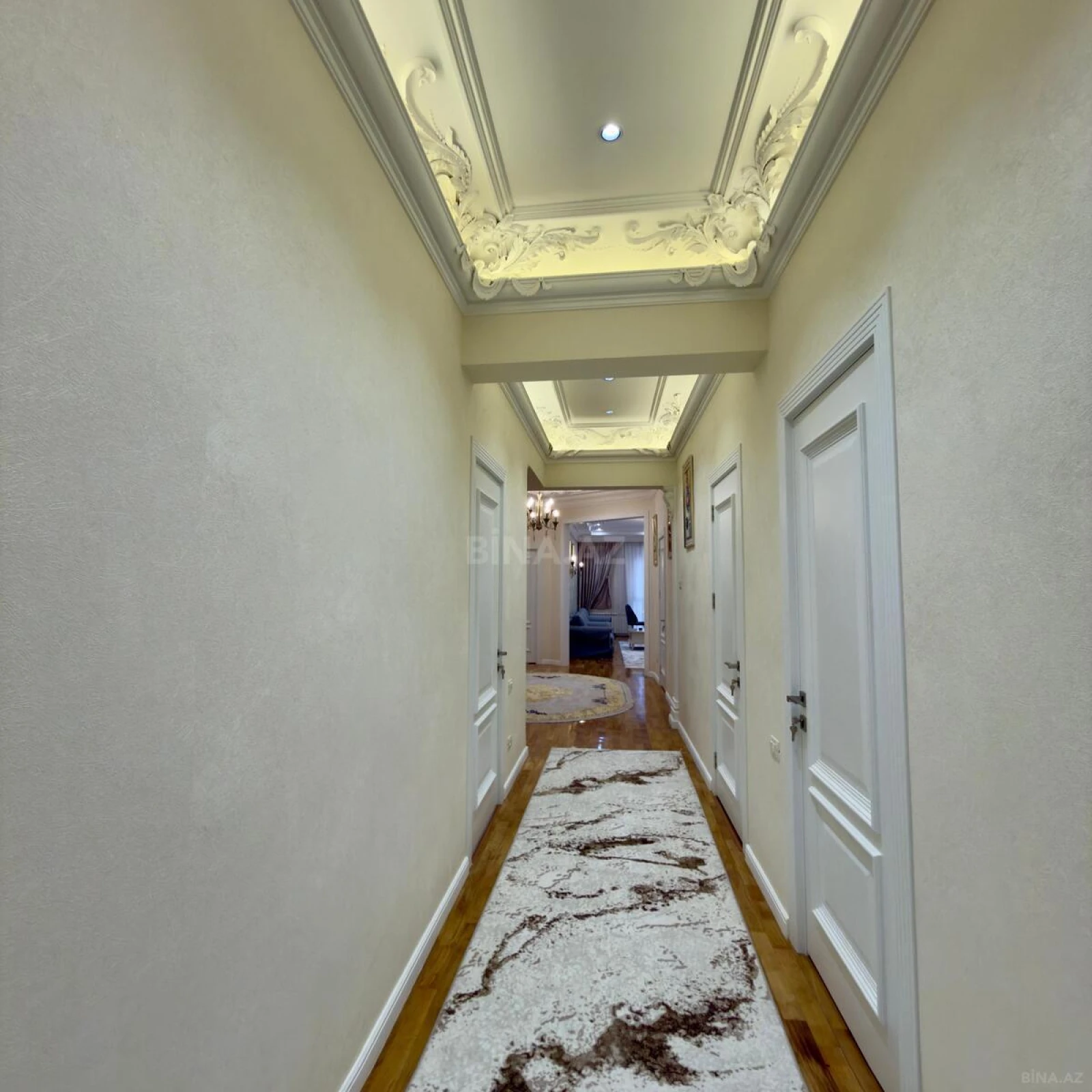 Satılır 4 otaqlı mənzil 220 m²