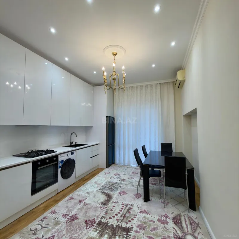 Satılır 4 otaqlı mənzil 220 m²