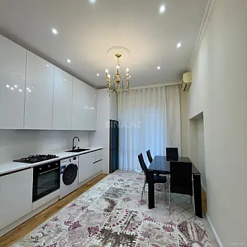 Satılır 4 otaqlı mənzil 220 m²
