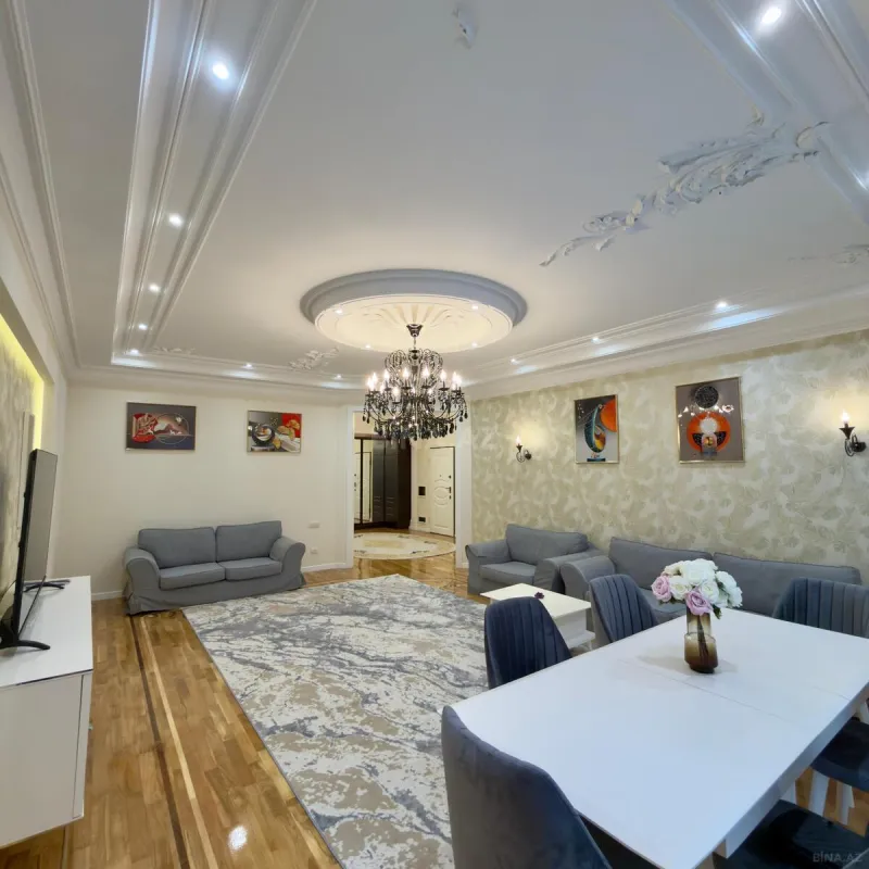 Satılır 4 otaqlı mənzil 220 m²
