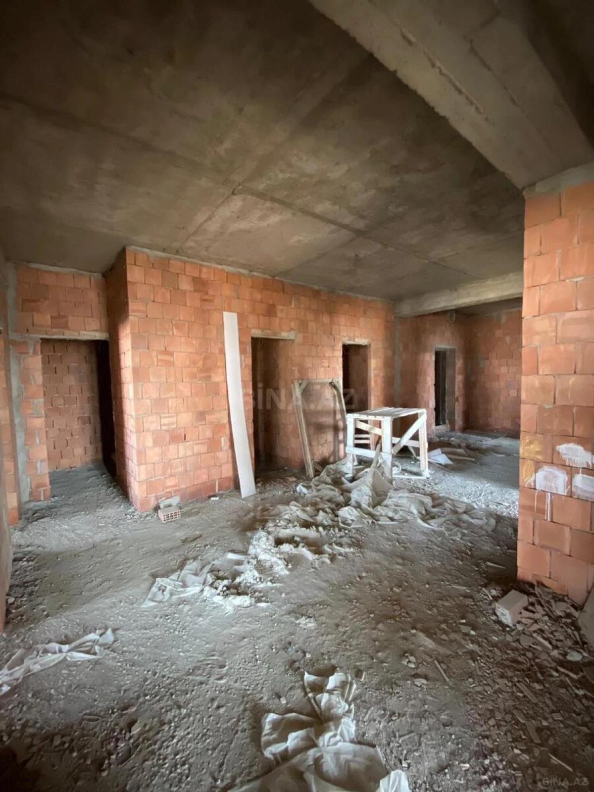 Satılır 3 otaqlı mənzil 157 m²