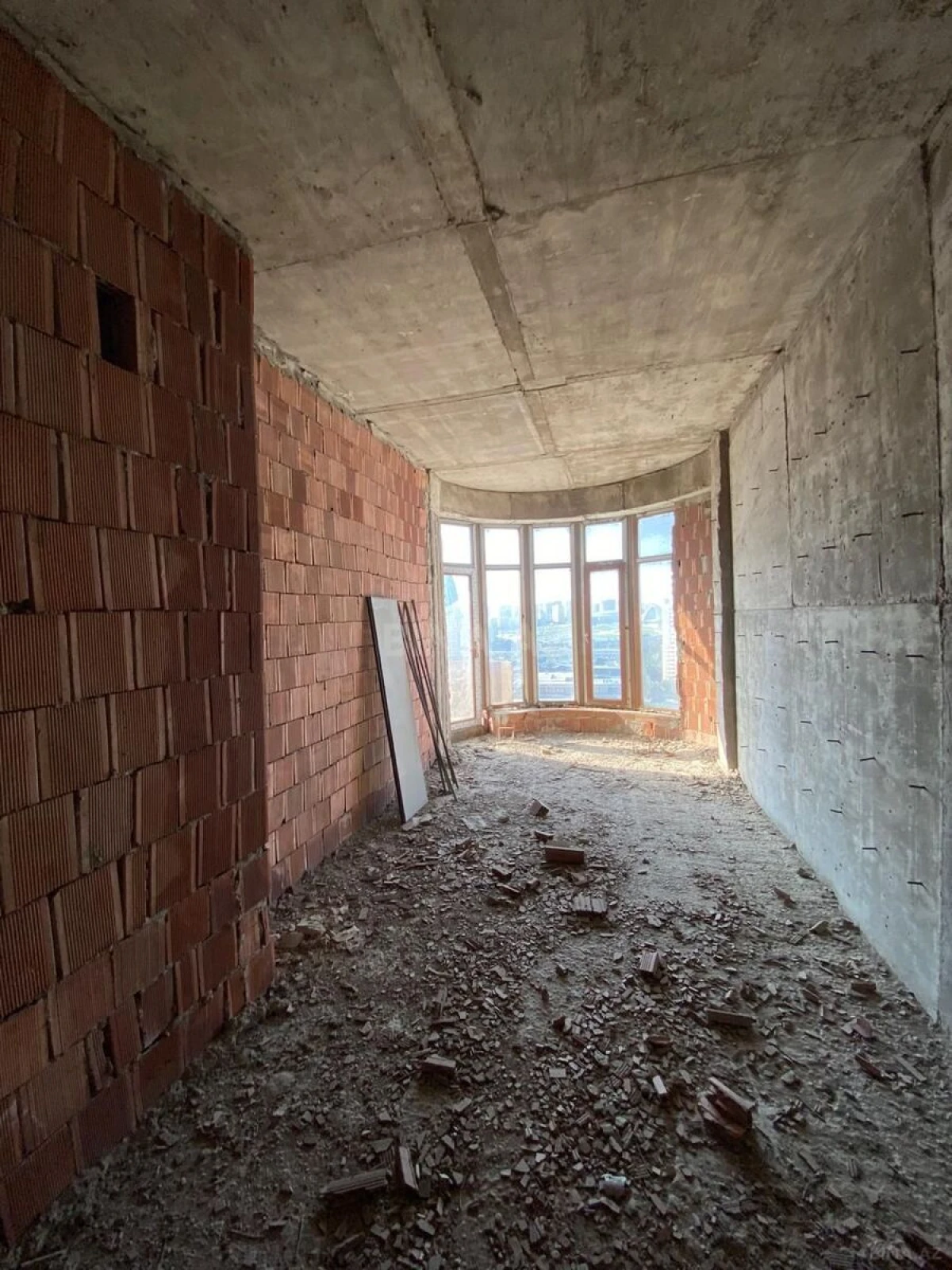 Satılır 3 otaqlı mənzil 157 m²