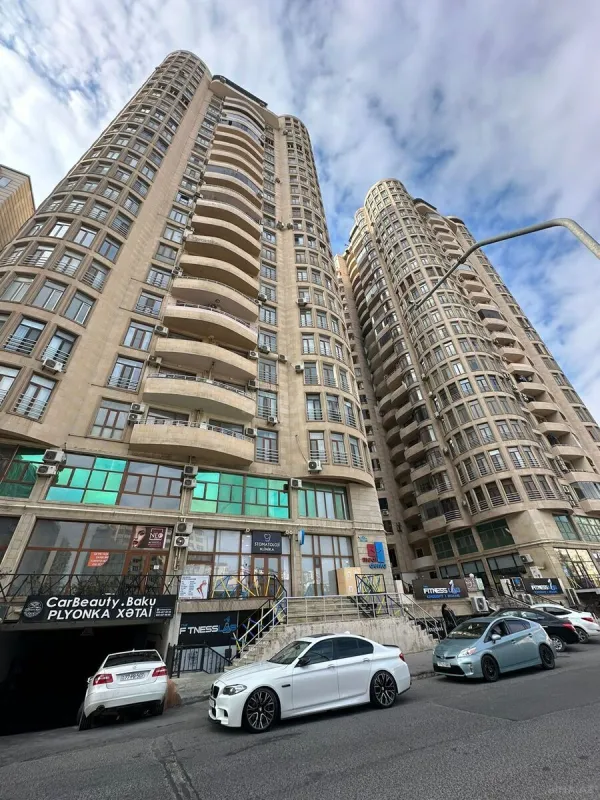 Satılır 3 otaqlı mənzil 157 m²