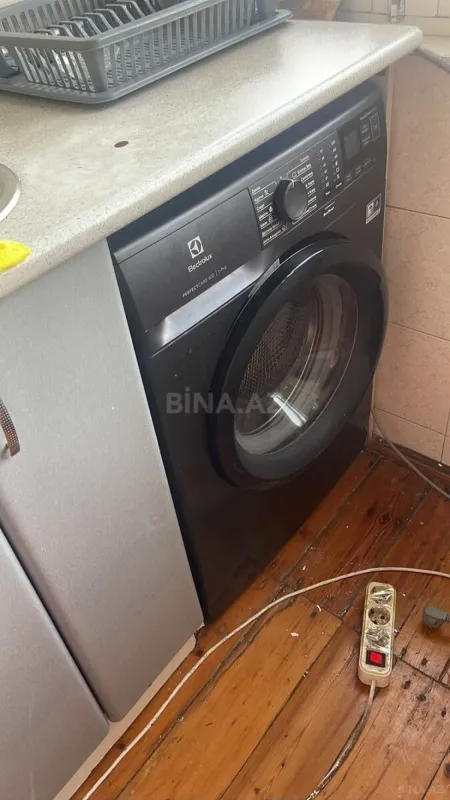 Kirayə verilir 3 otaqlı mənzil 180 m²