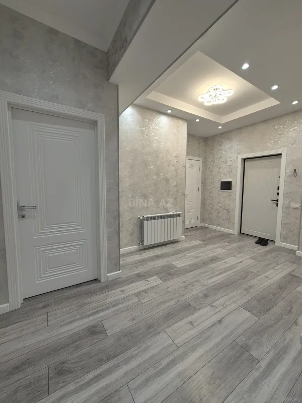 Satılır 3 otaqlı mənzil 135 m²