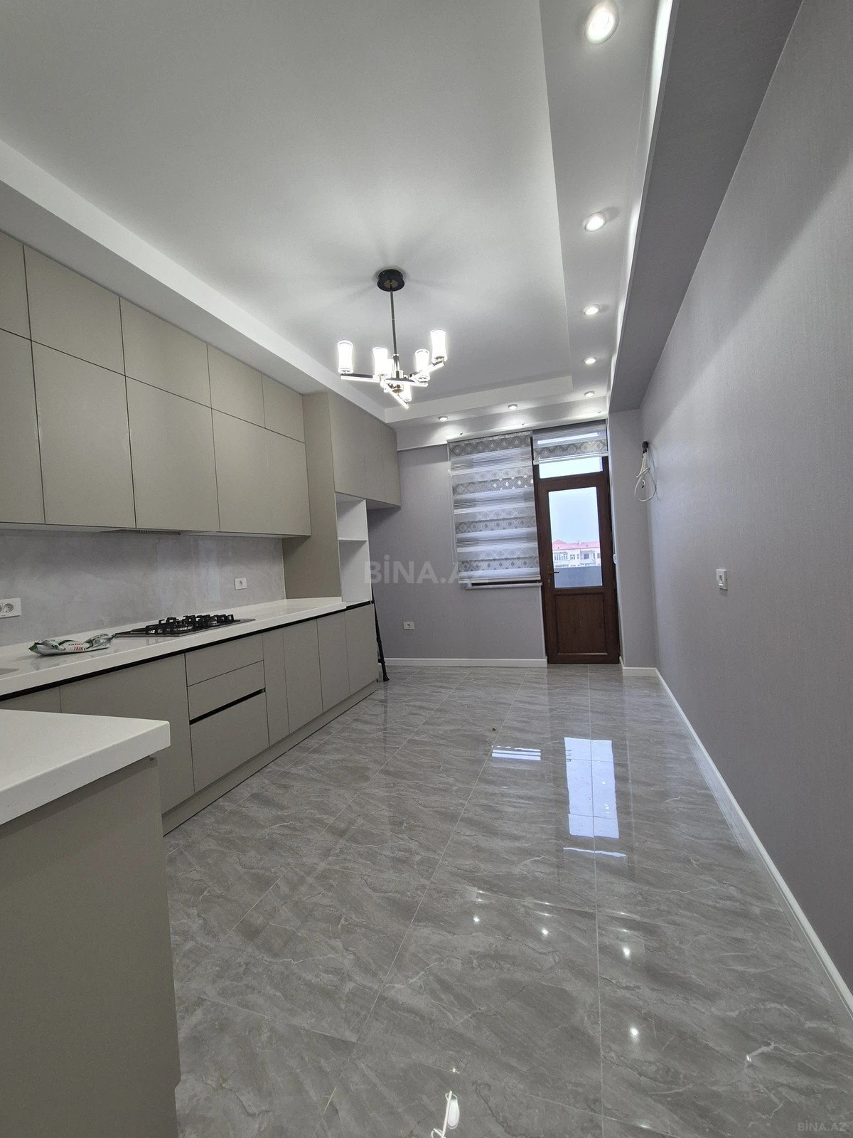 Satılır 3 otaqlı mənzil 135 m²