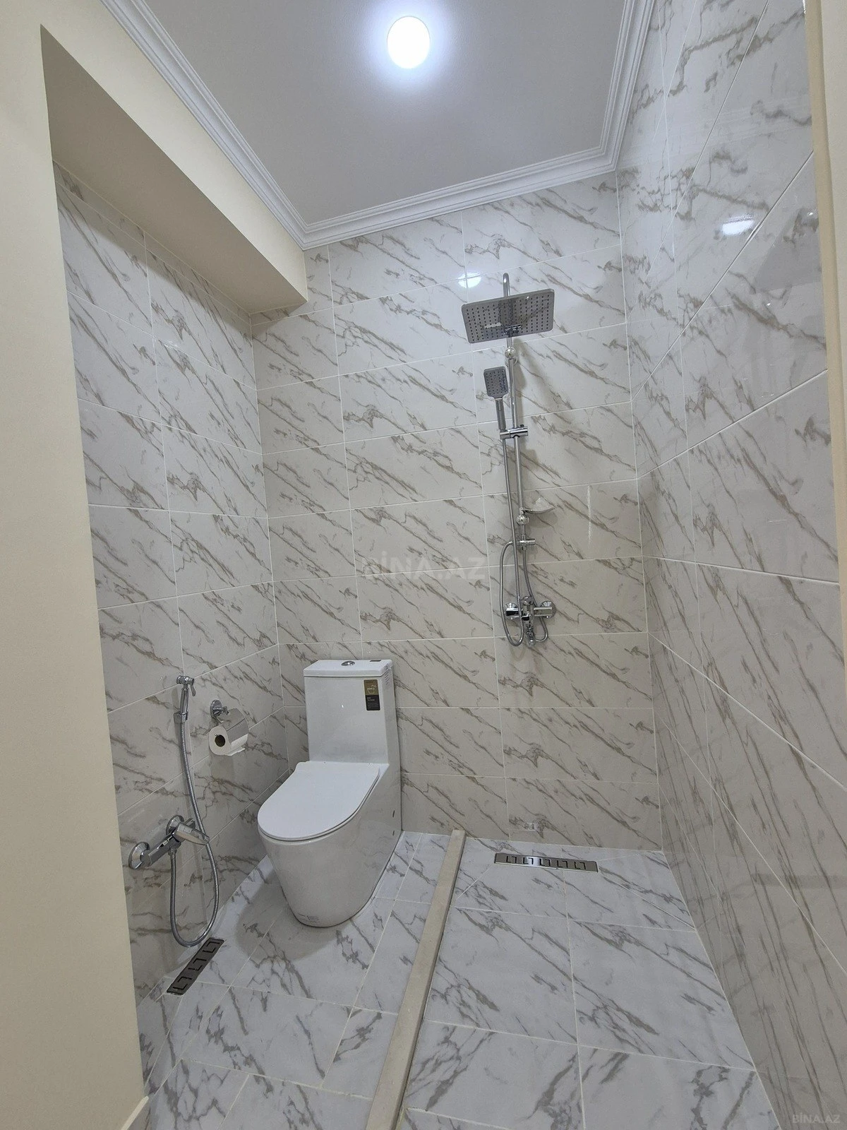 Satılır 3 otaqlı mənzil 135 m²