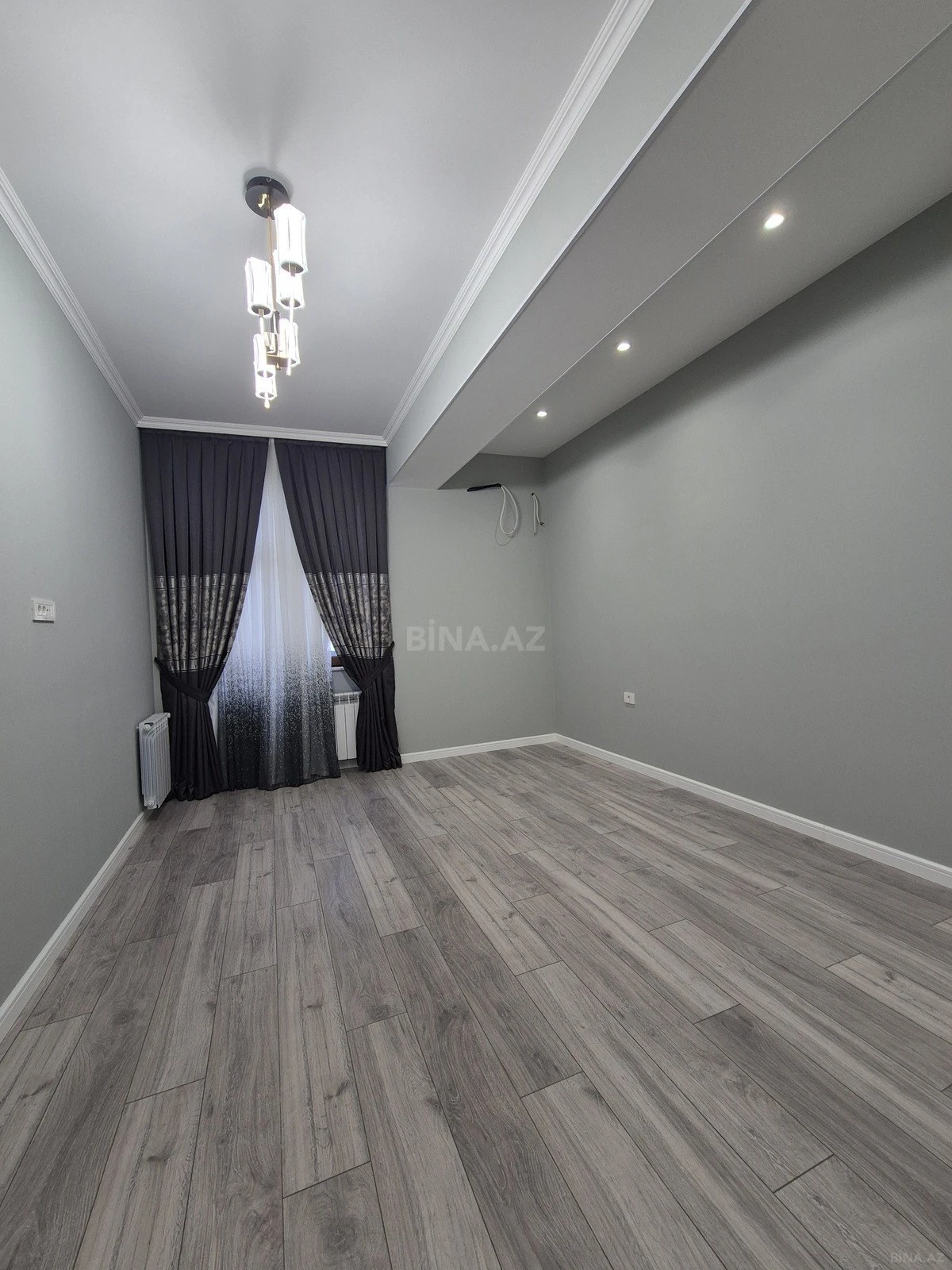Satılır 3 otaqlı mənzil 135 m²