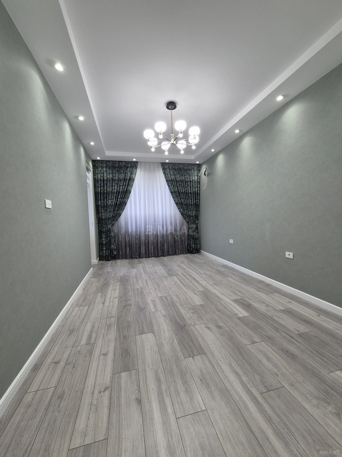 Satılır 3 otaqlı mənzil 135 m²