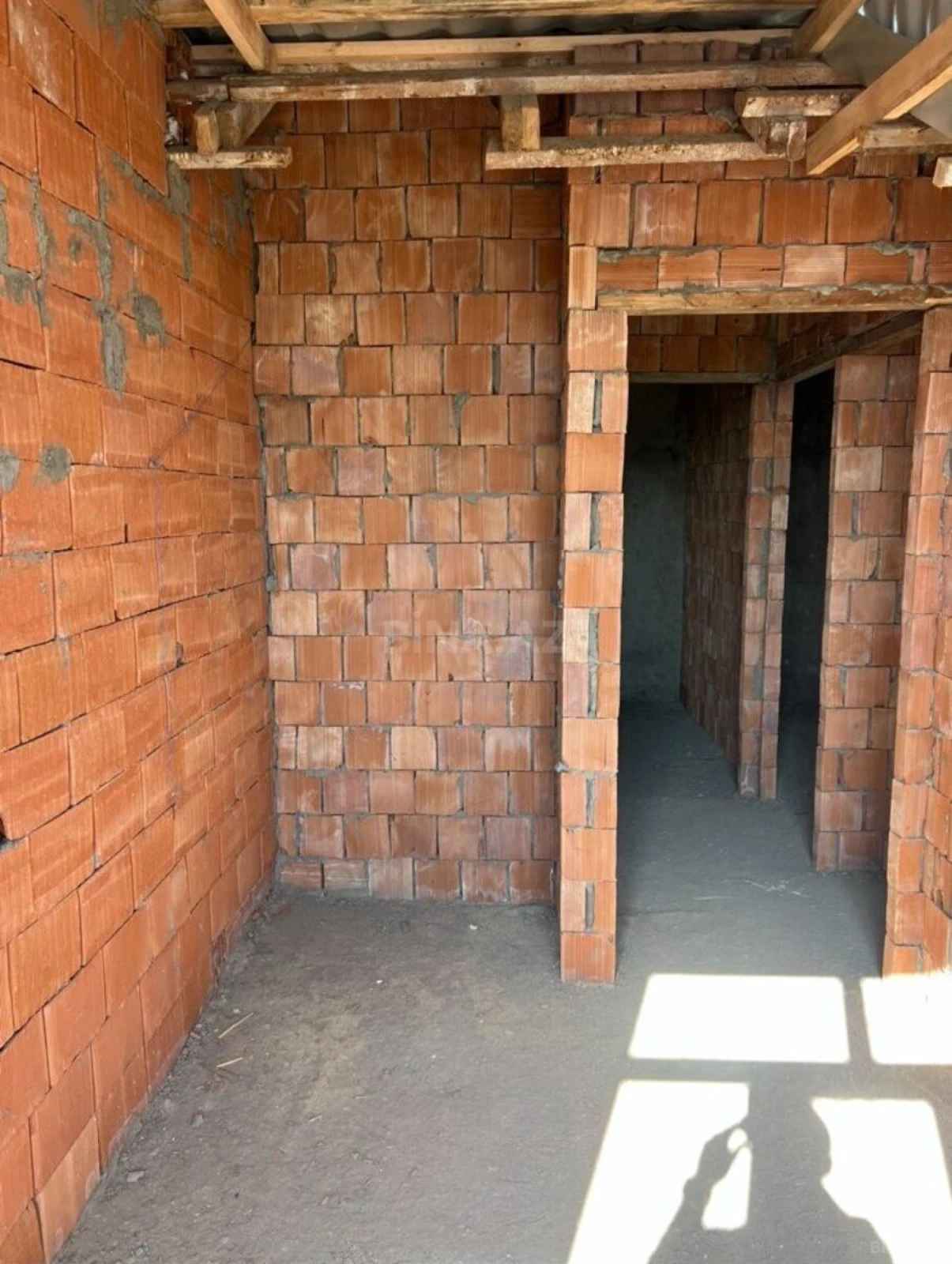 Satılır 2 otaqlı mənzil 68 m²