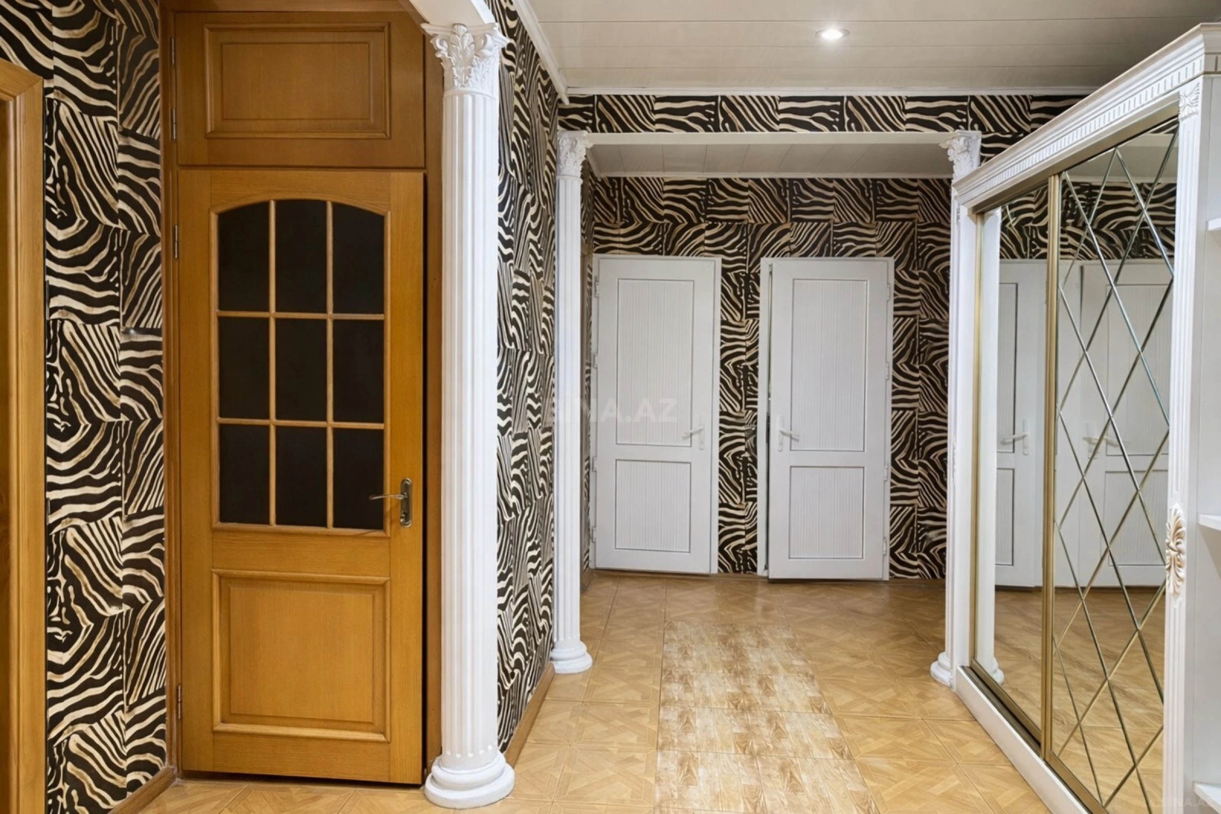 Satılır 4 otaqlı mənzil 110 m²