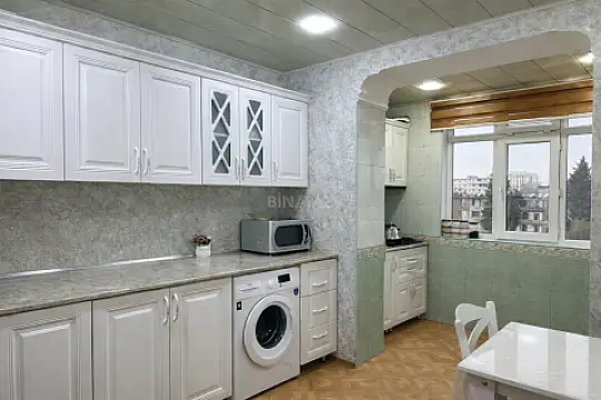 Satılır 4 otaqlı mənzil 110 m²