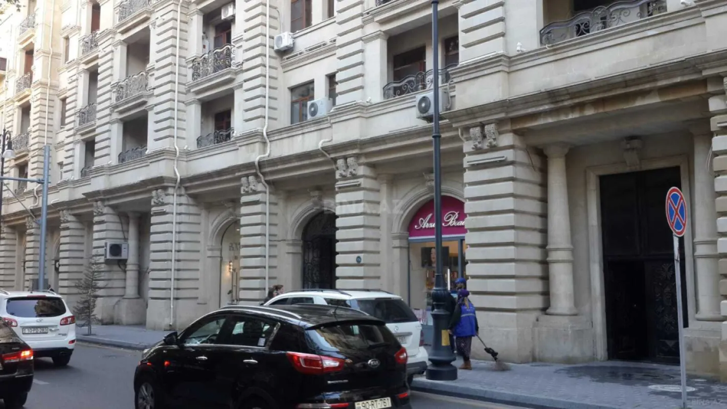 Kirayə verilir 2 otaqlı ofis 60 m²