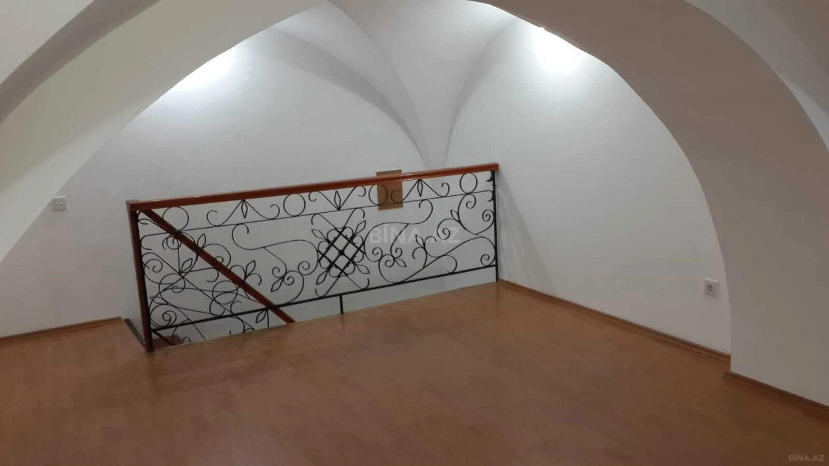 Kirayə verilir 2 otaqlı ofis 60 m²