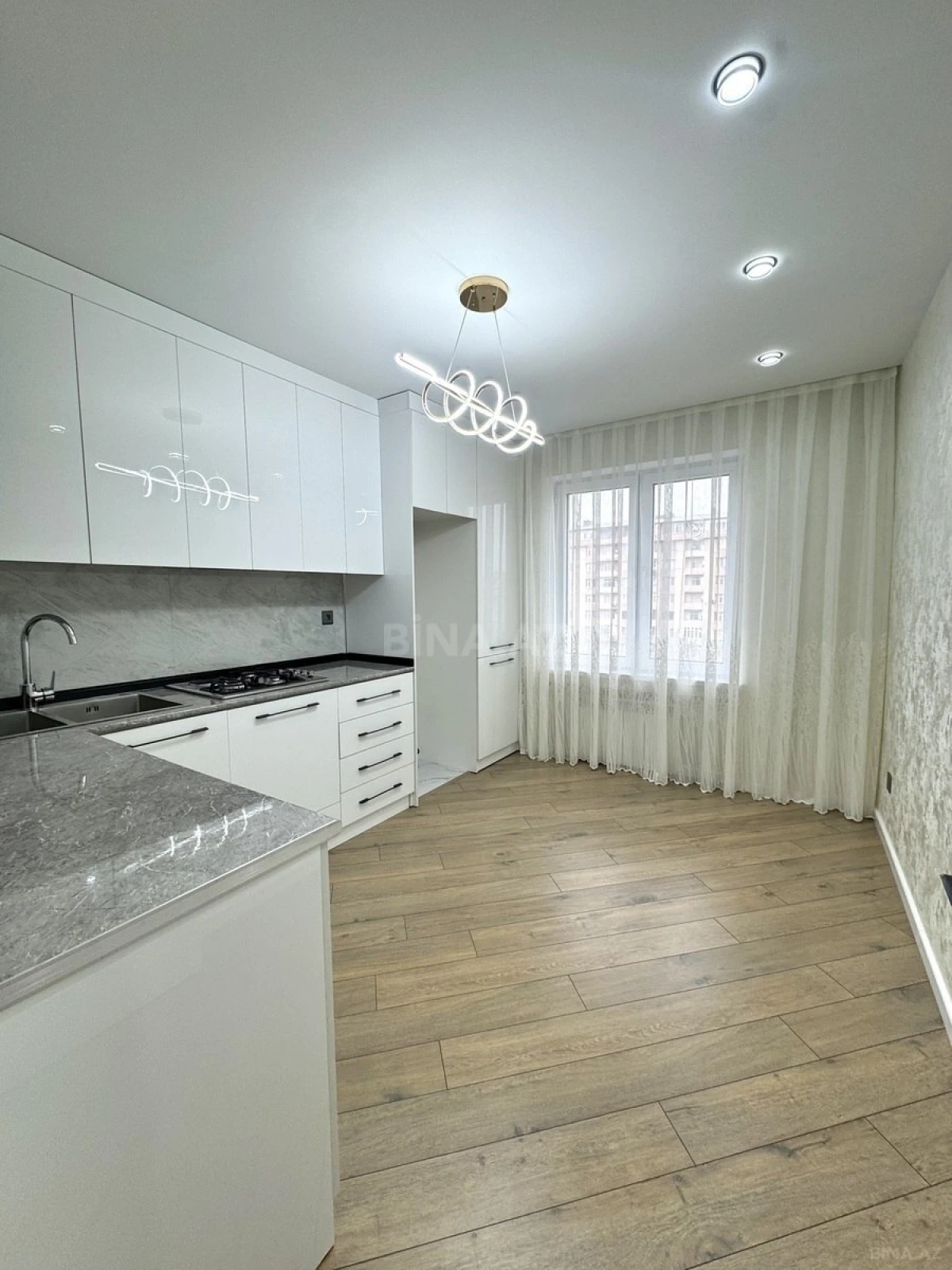 Satılır 2 otaqlı mənzil 70 m²