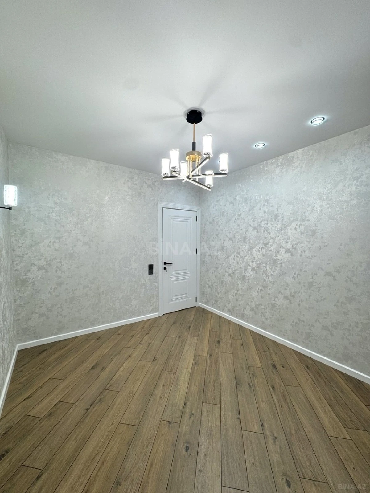 Satılır 2 otaqlı mənzil 70 m²