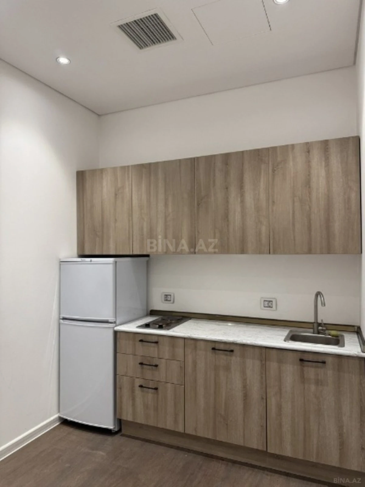 Kirayə verilir 4 otaqlı ofis 200 m²