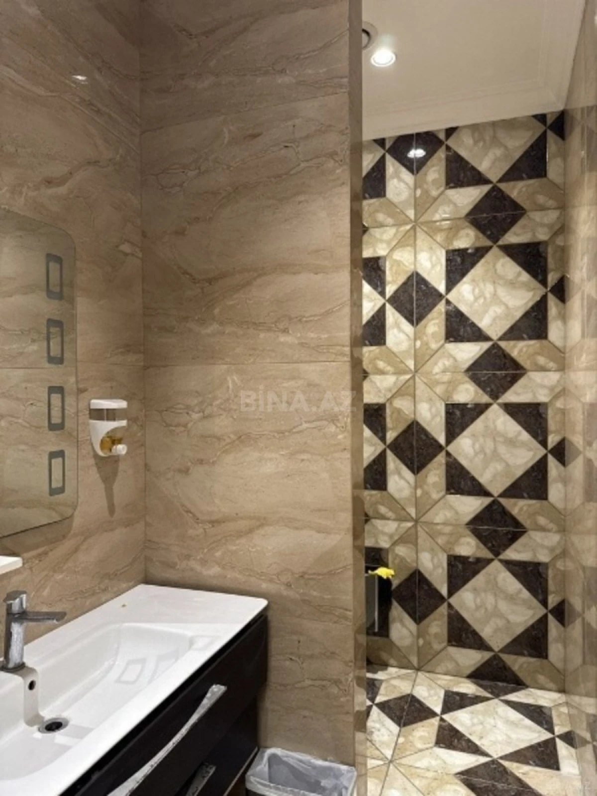 Kirayə verilir 4 otaqlı ofis 200 m²