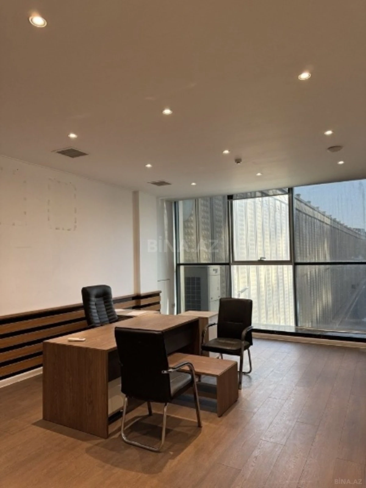 Kirayə verilir 4 otaqlı ofis 200 m²