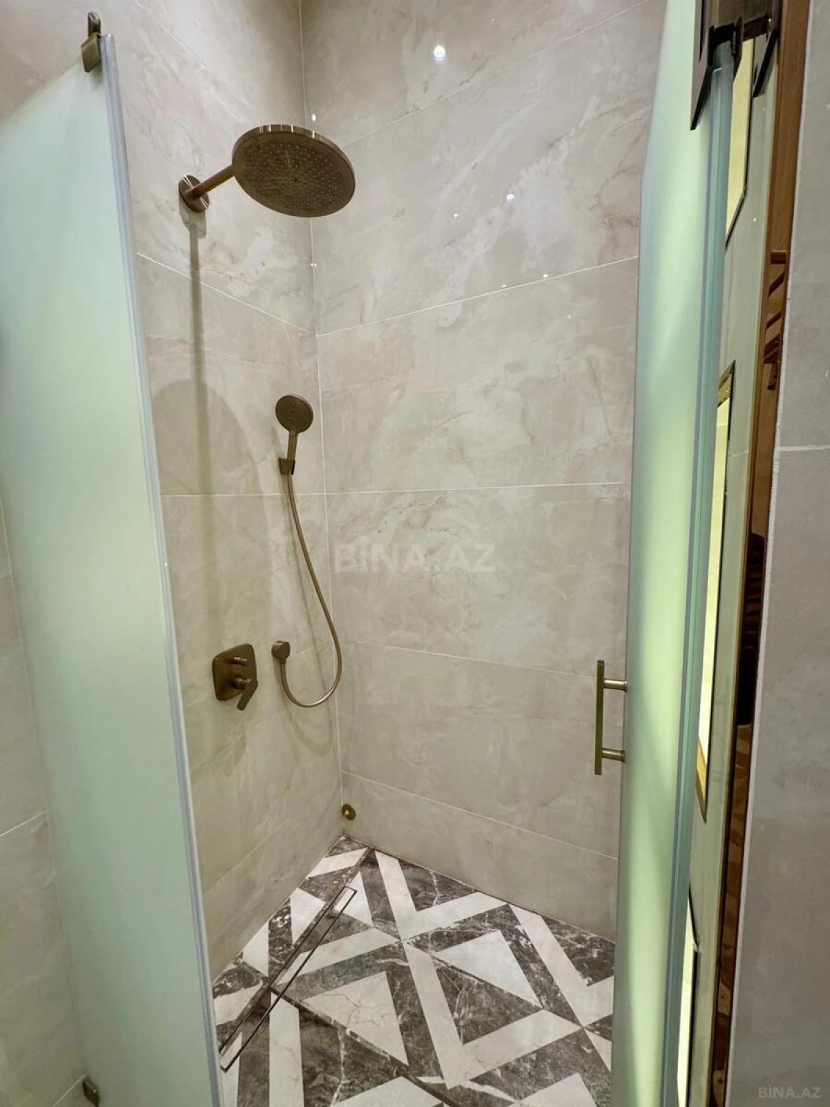 Kirayə verilir 2 otaqlı mənzil 60 m²