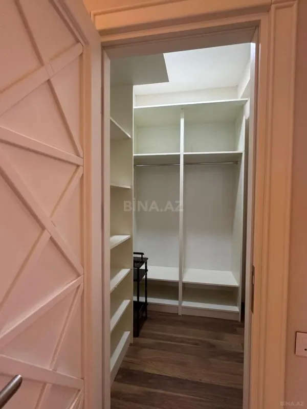 Satılır 3 otaqlı mənzil 138 m²