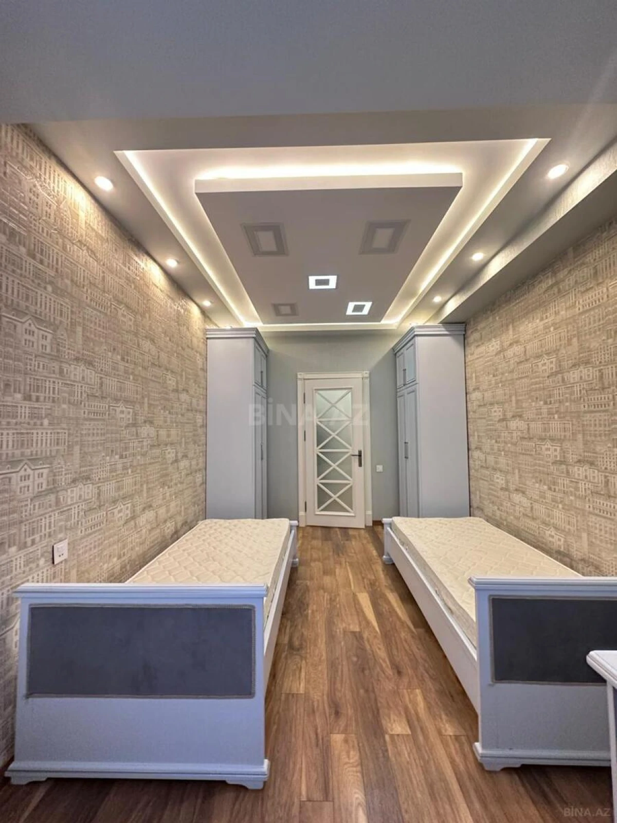 Satılır 3 otaqlı mənzil 138 m²