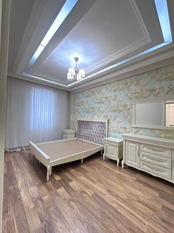 Satılır 3 otaqlı mənzil 138 m²