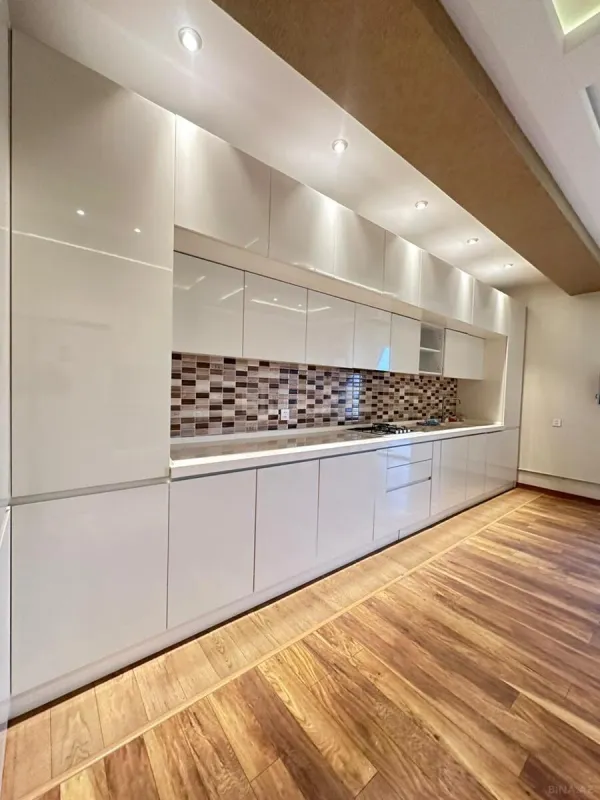 Satılır 3 otaqlı mənzil 138 m²