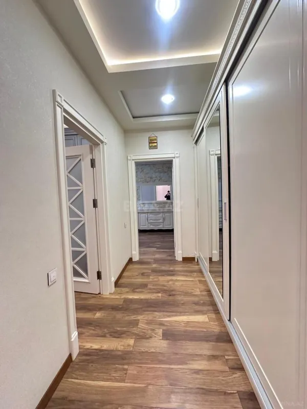 Satılır 3 otaqlı mənzil 138 m²