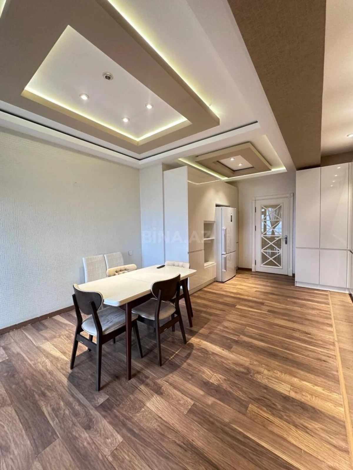 Satılır 3 otaqlı mənzil 138 m²