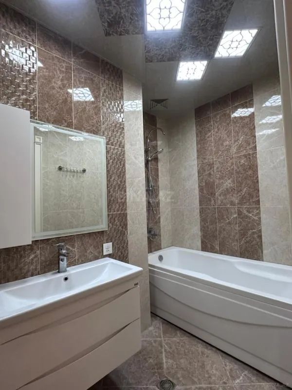 Satılır 3 otaqlı mənzil 138 m²