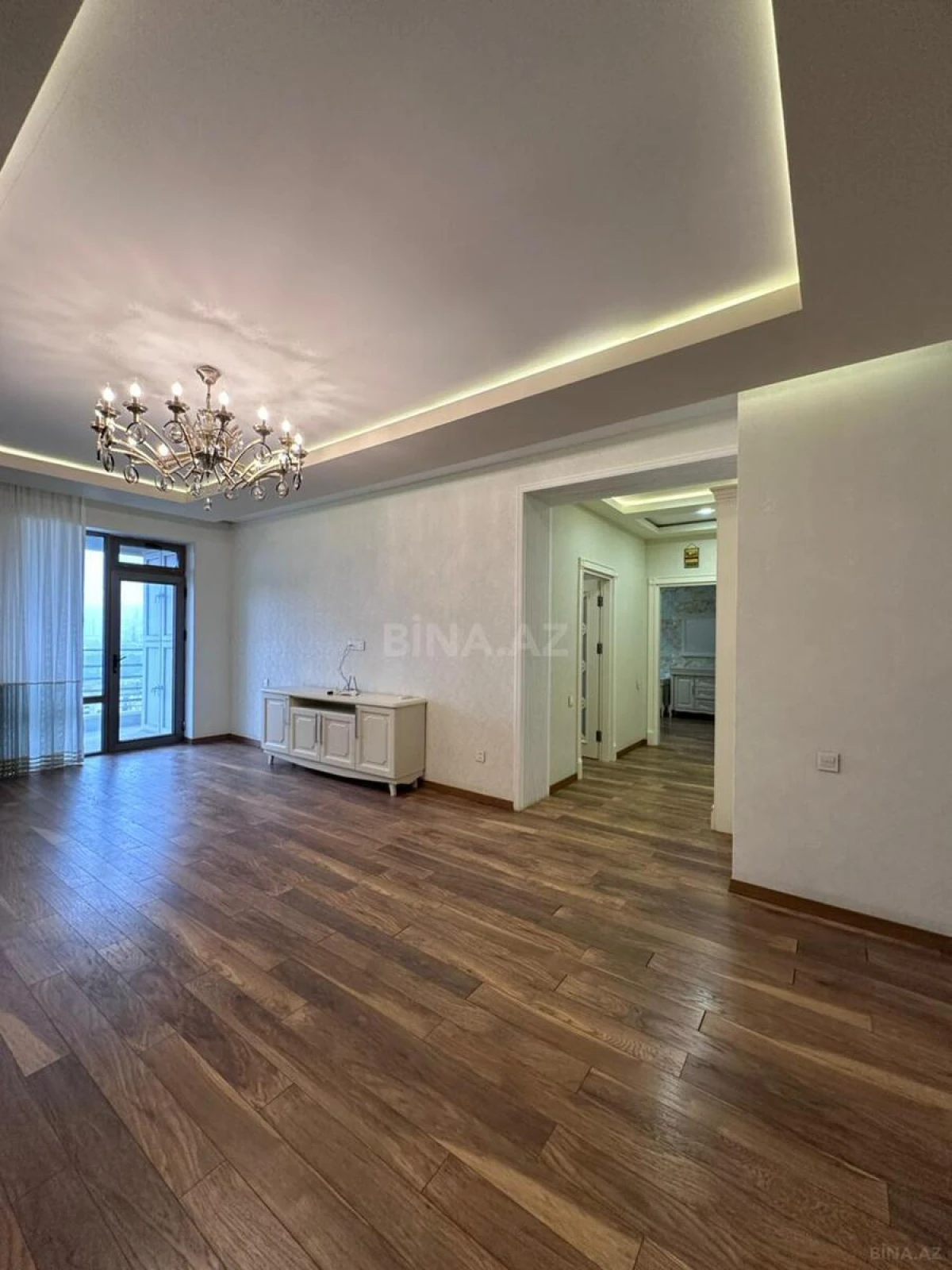 Satılır 3 otaqlı mənzil 138 m²