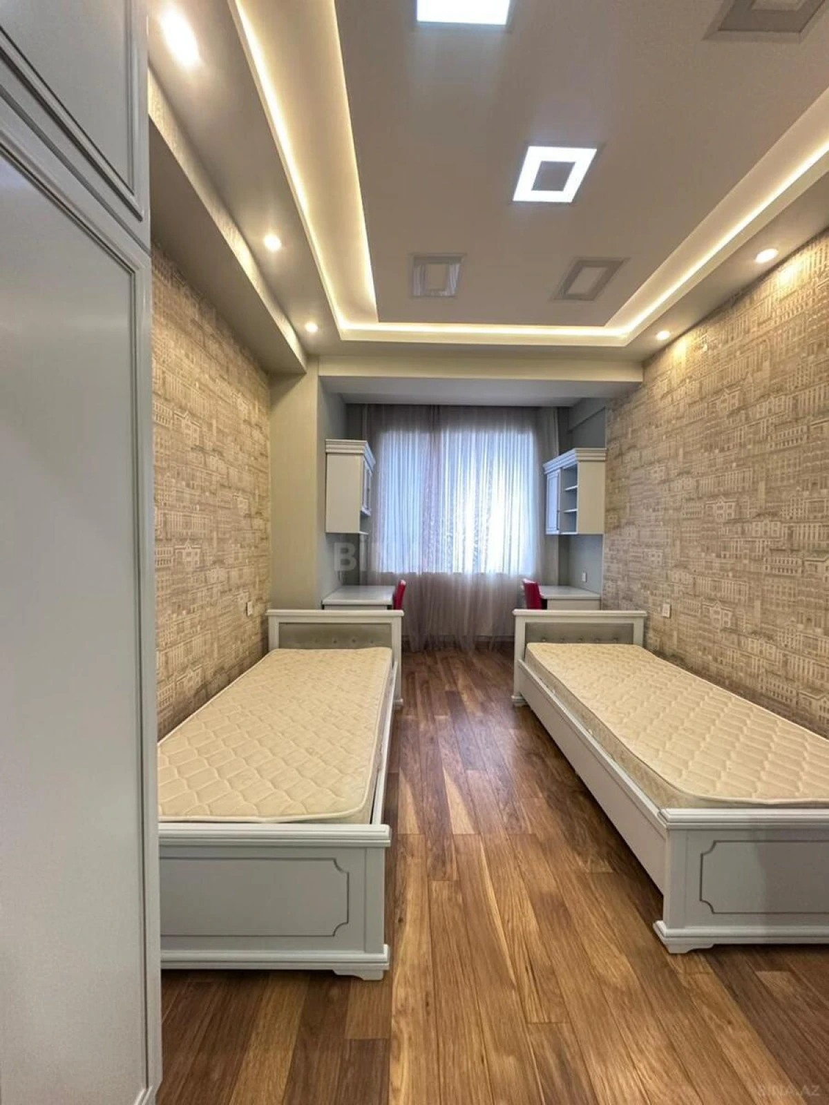 Satılır 3 otaqlı mənzil 138 m²