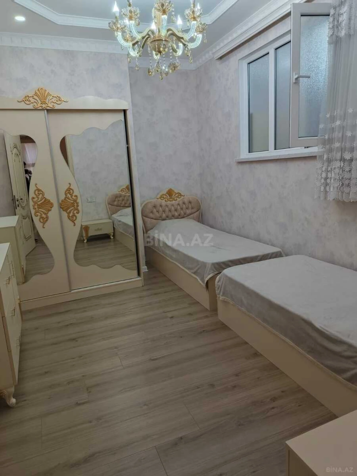 Satılır 4 otaqlı mənzil 147 m²