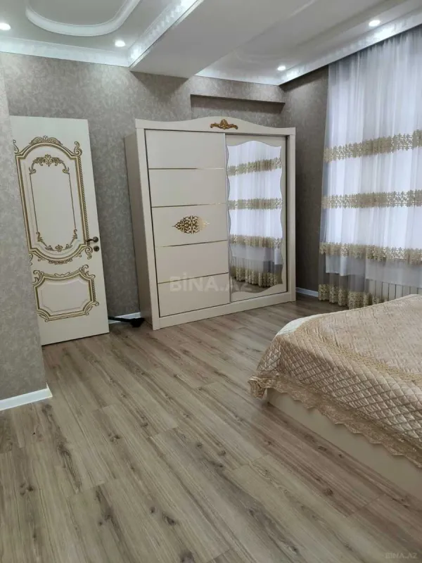 Satılır 4 otaqlı mənzil 147 m²