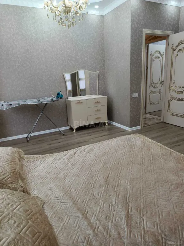 Satılır 4 otaqlı mənzil 147 m²