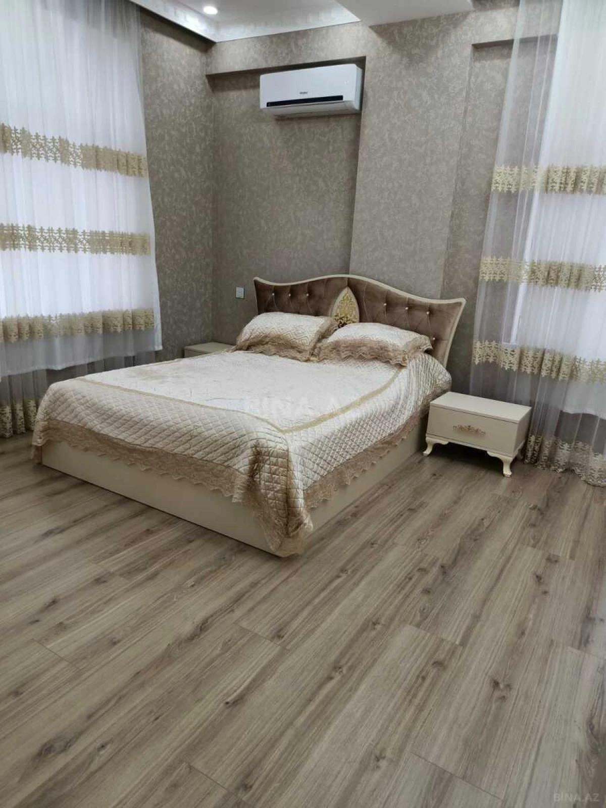 Satılır 4 otaqlı mənzil 147 m²