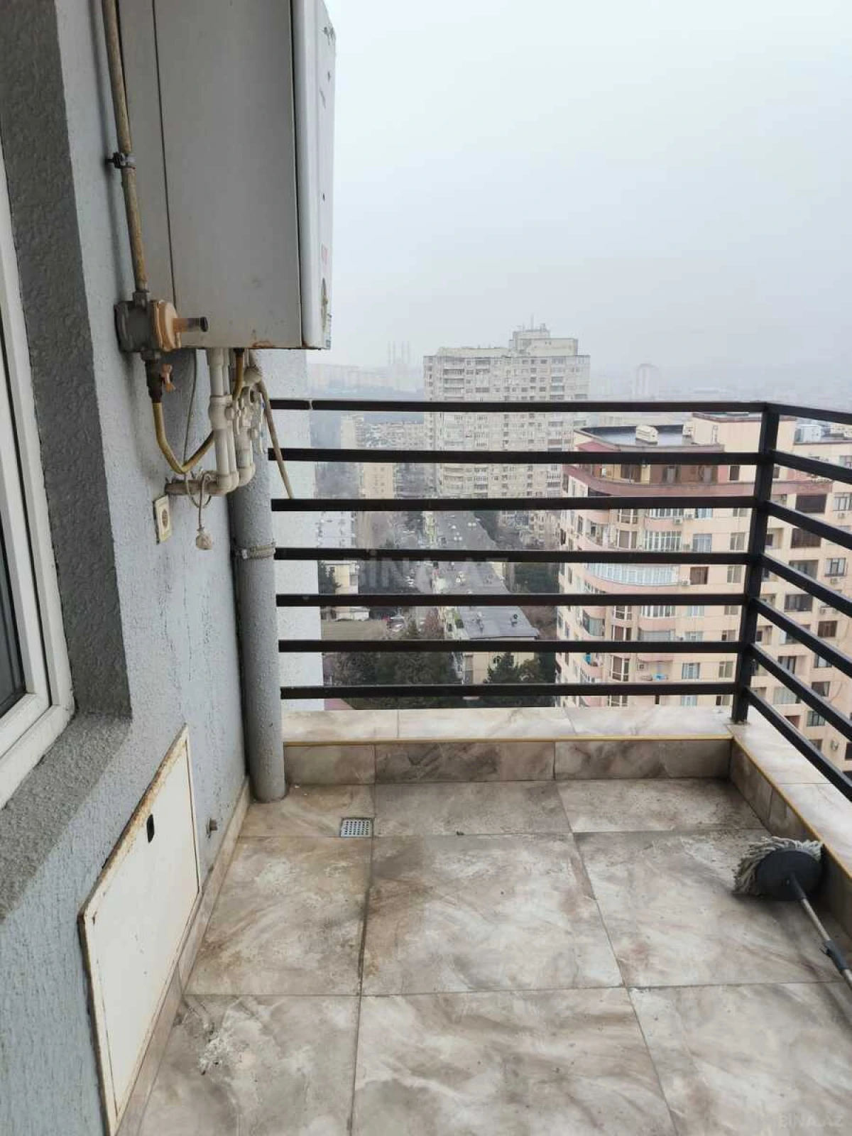 Satılır 4 otaqlı mənzil 147 m²