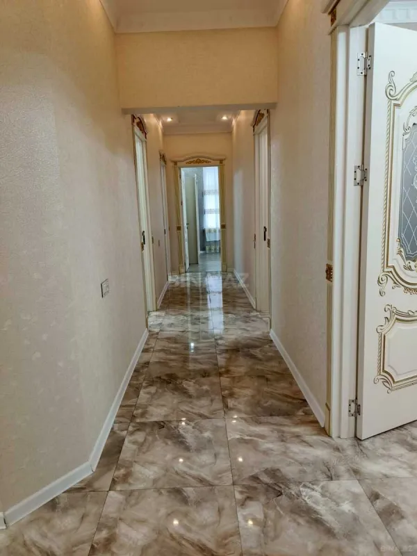 Satılır 4 otaqlı mənzil 147 m²