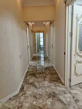 Satılır 4 otaqlı mənzil 147 m²