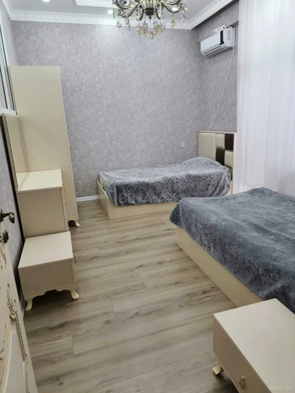 Satılır 4 otaqlı mənzil 147 m²