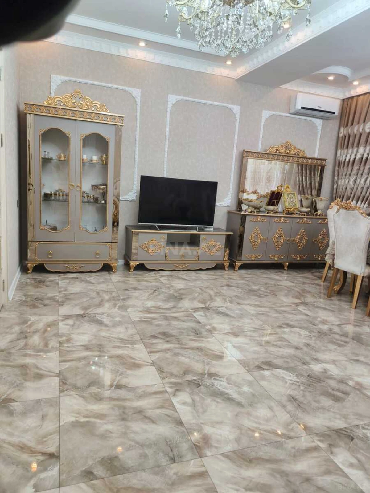 Satılır 4 otaqlı mənzil 147 m²