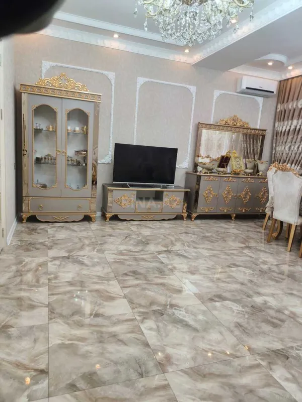 Satılır 4 otaqlı mənzil 147 m²
