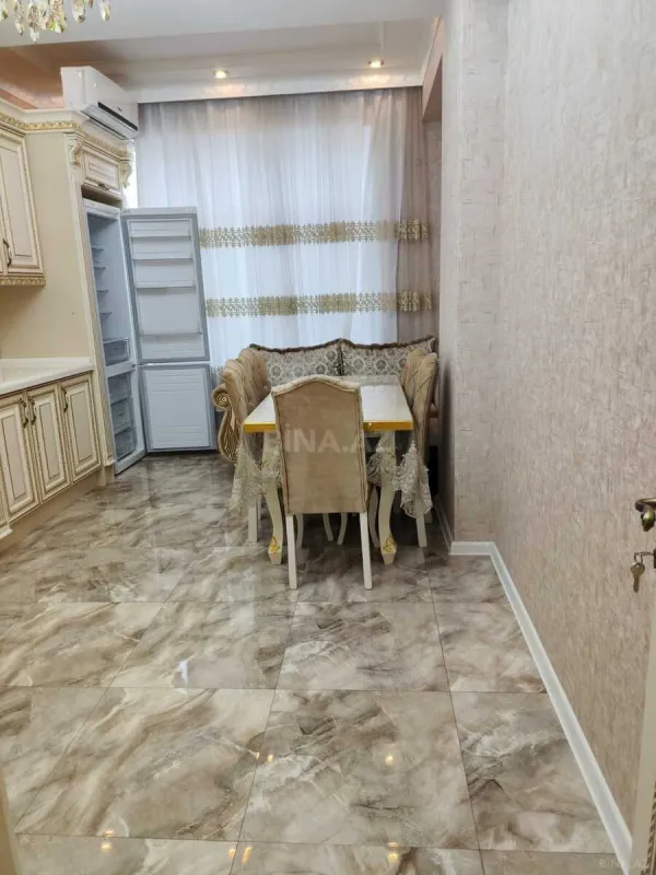 Satılır 4 otaqlı mənzil 147 m²