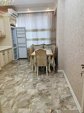 Satılır 4 otaqlı mənzil 147 m²
